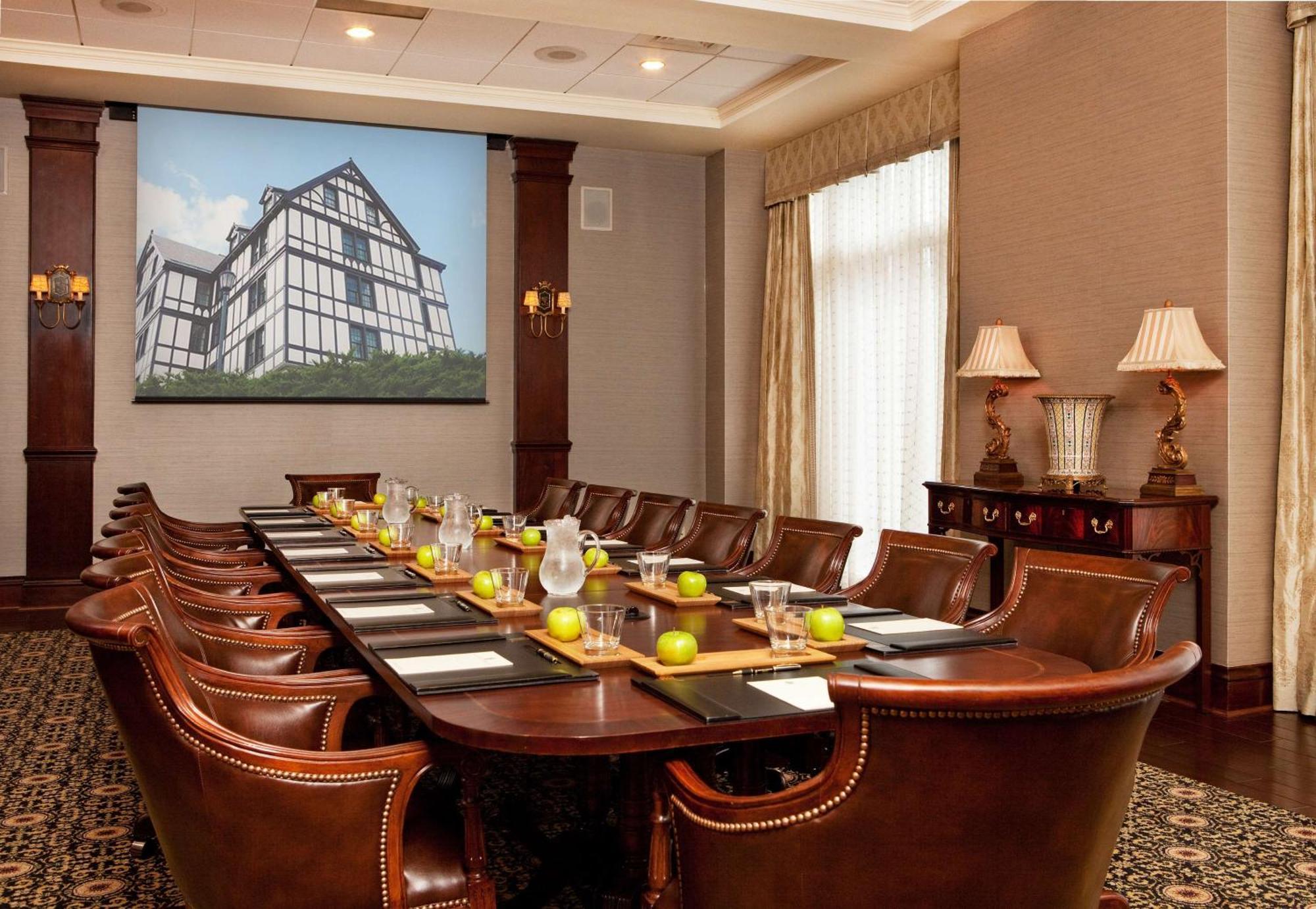 Hotel Roanoke & Conference Center, Curio Collection By Hilton Екстериор снимка