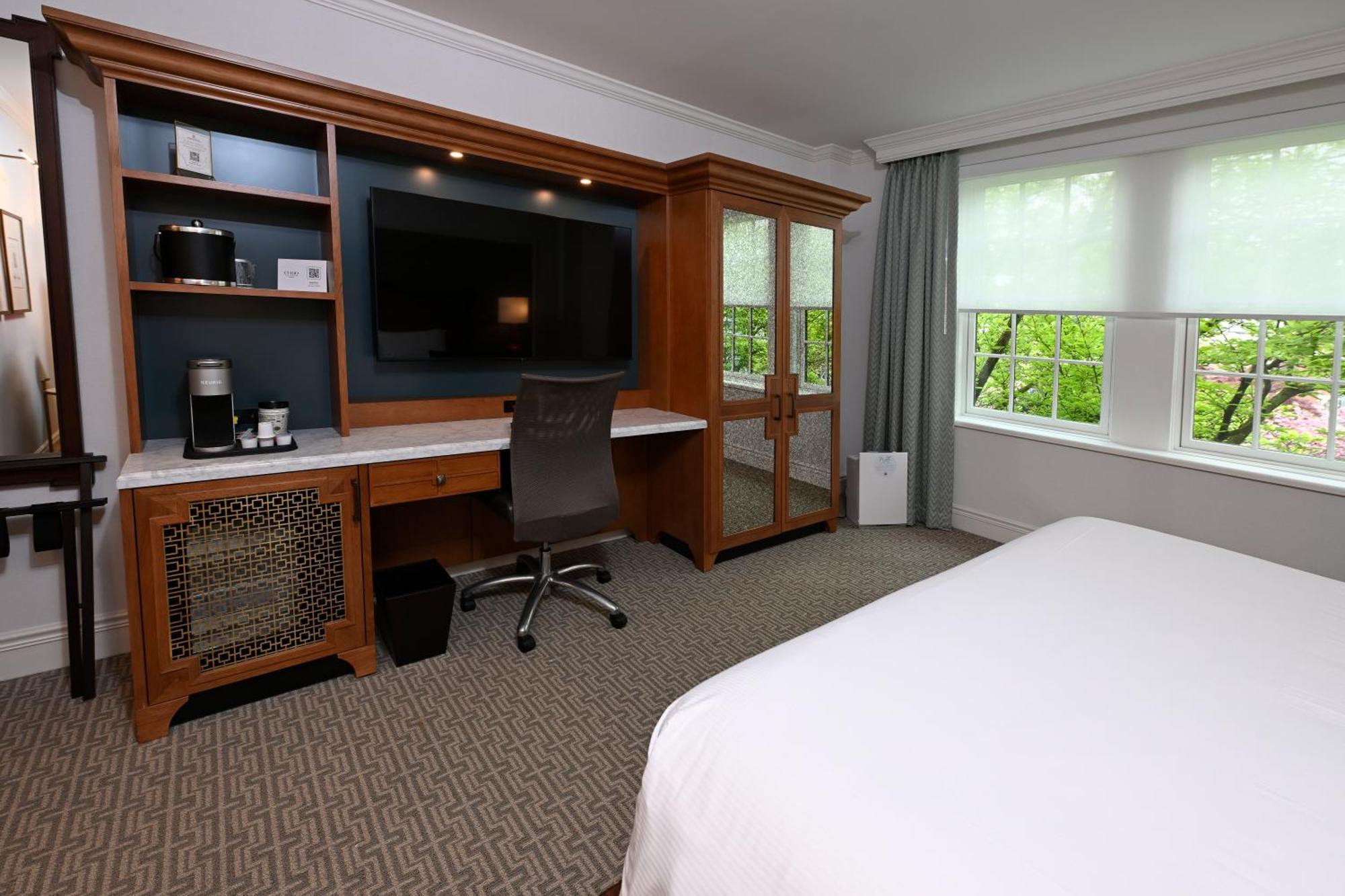 Hotel Roanoke & Conference Center, Curio Collection By Hilton Екстериор снимка